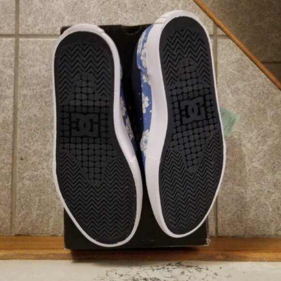 DC Women's Slip On Txse Low Rise Skate Shoe - Picture 3 of 5